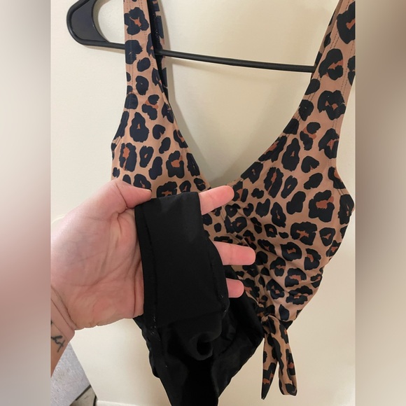 ✨Women’s Pink Lily One Piece Bathing Suit Size L - Picture 5 of 9